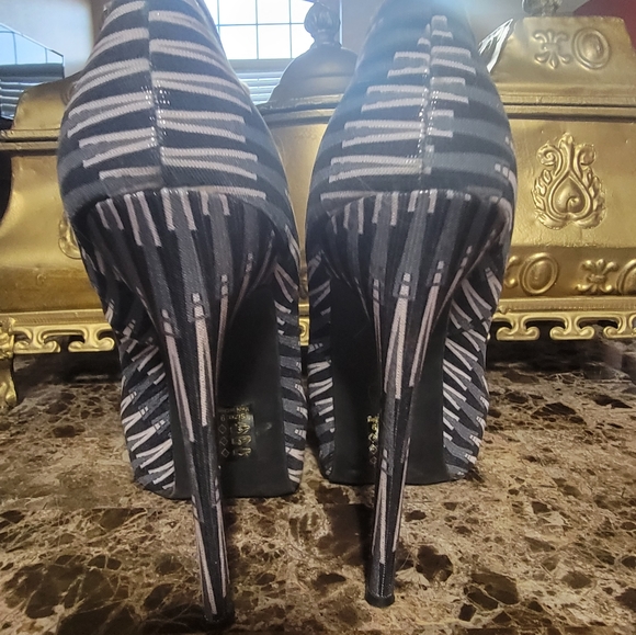 Heels - Picture 2 of 4